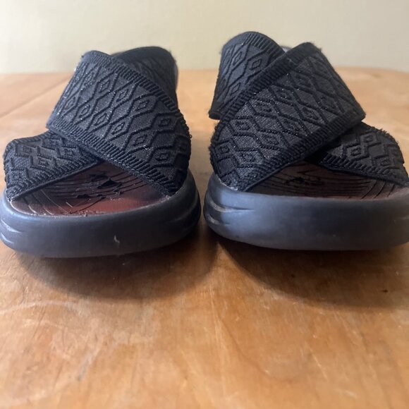 Bzees Desire Sandals Women's 9W Black Comfort Elastic Cross Strap Wedge Slide - Picture 3 of 13